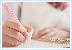 勉強する高校生